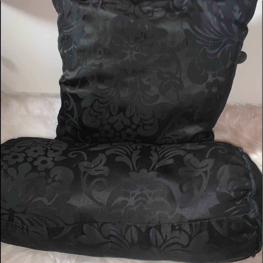 Matching pillow set